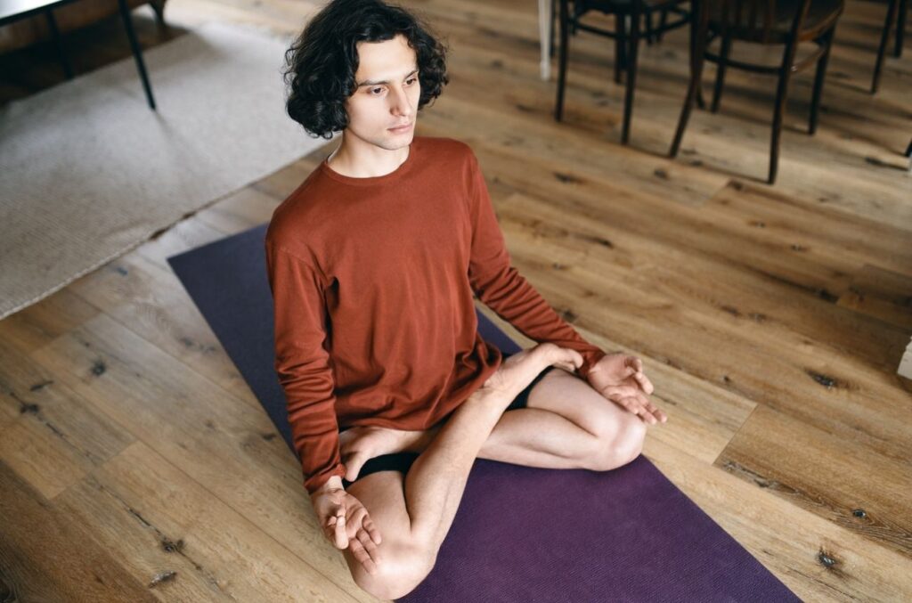 MAHA MUDRA - LOTUS POSE (PADMASANA)